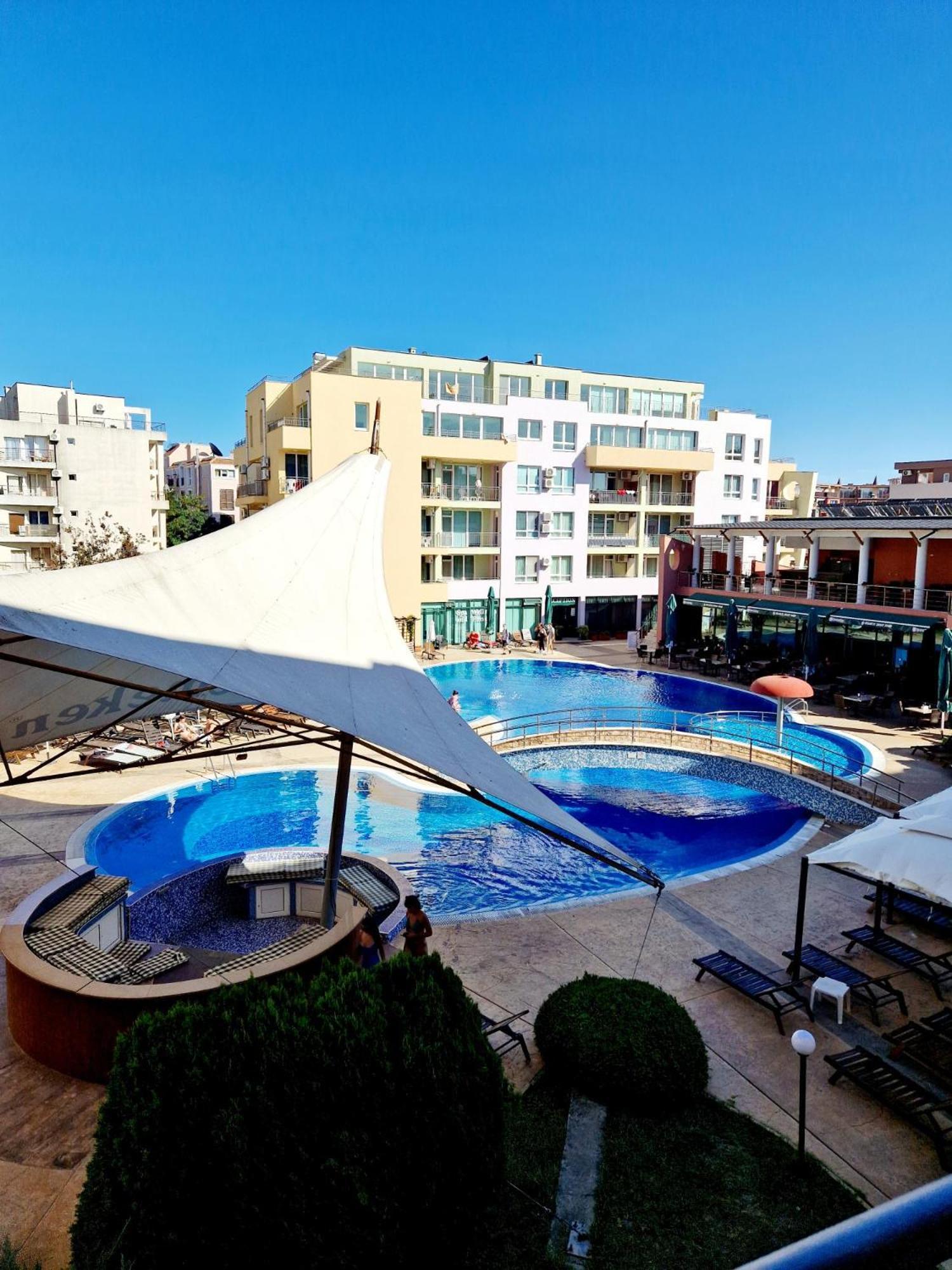 Aparthotel Pool View Apartment, Sunny *